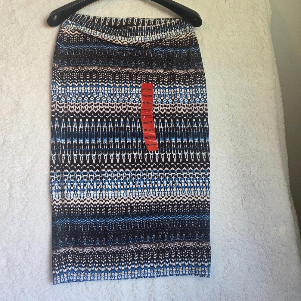 Geometric pattern pencil skirt
